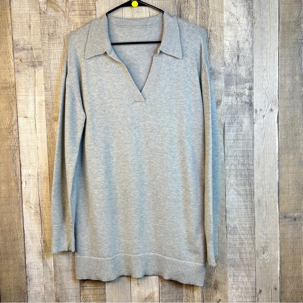 Gray Small Super Soft Long Sleeve V-Neck Sweater with a Collar & Side Slit